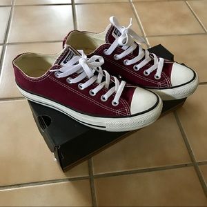 converse sneakers burgundy sz 7